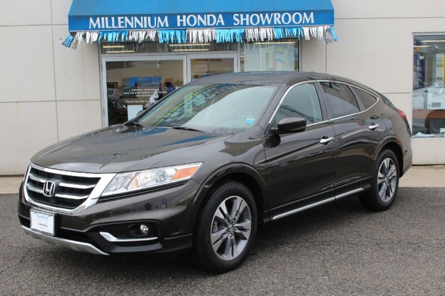 Pre owned honda crosstour #4